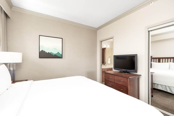 Room 14 of 102
