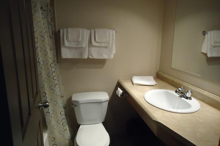Room 17 of 28