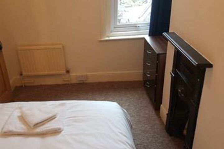 Room 4 of 18