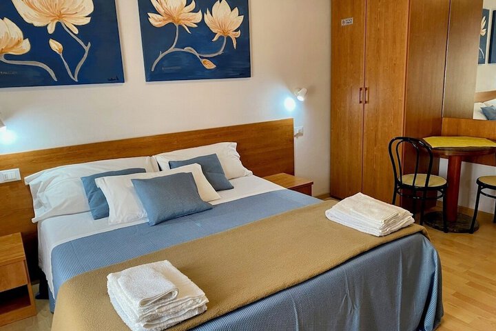 Room 48 of 170