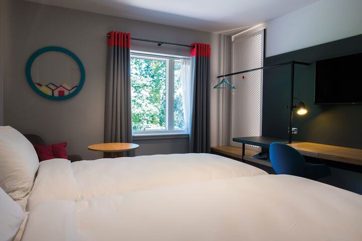 Room 5 of 32