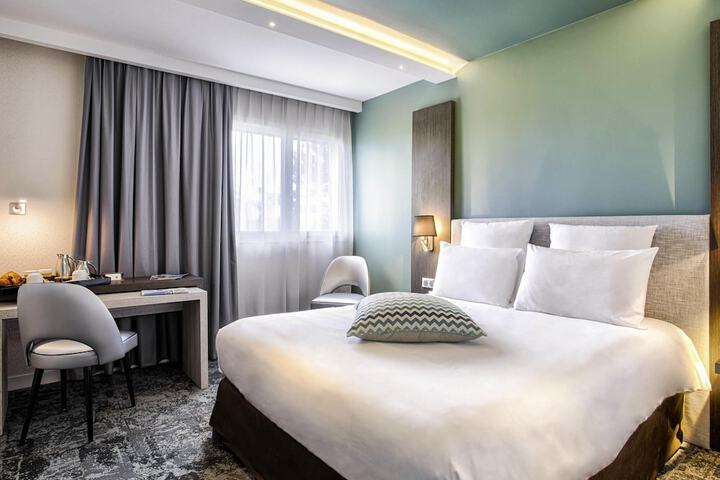 Room 4 of 90