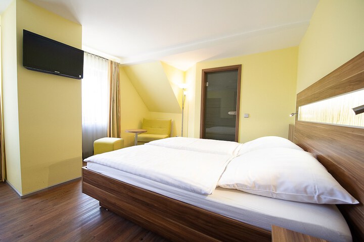 Room 4 of 49