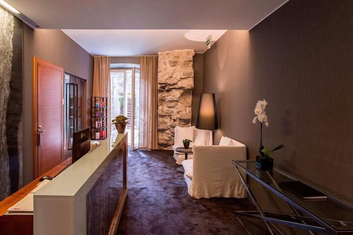 Entrance & Lobby
