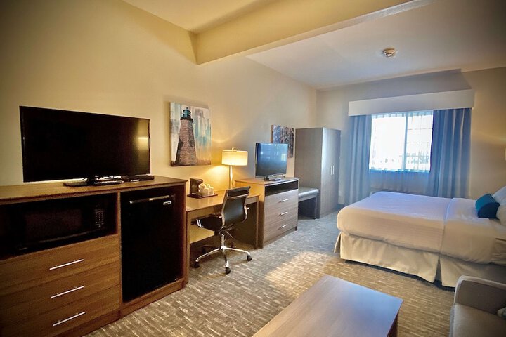 Suite 1 King Bed Sofa Bed Microwave and Refrigerator, Continental Breakfast (3 of 7)