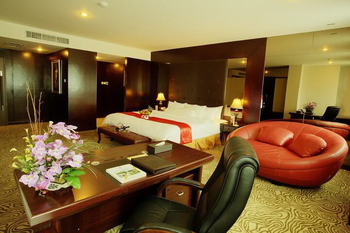 Room 4 of 19
