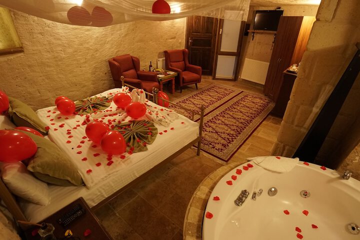 Room 4 of 122