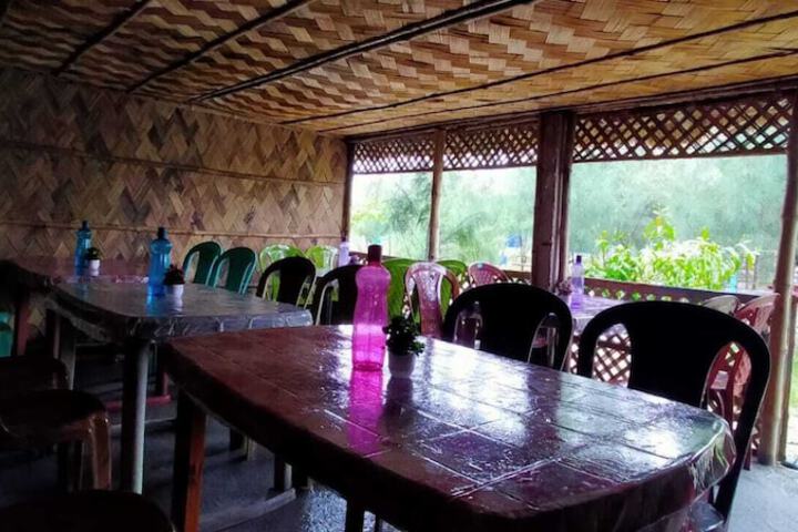 Dining 8 of 14