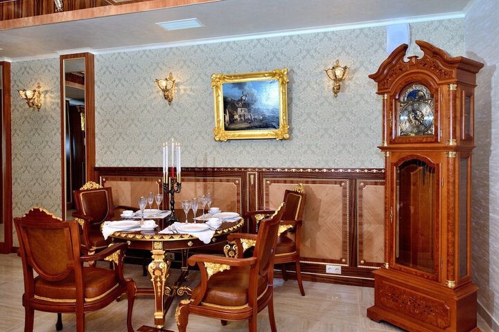 Dining 96 of 144