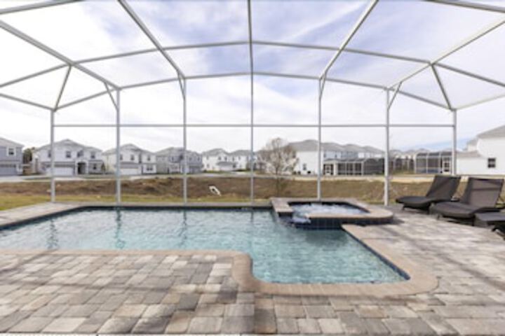 Pool 18 of 35
