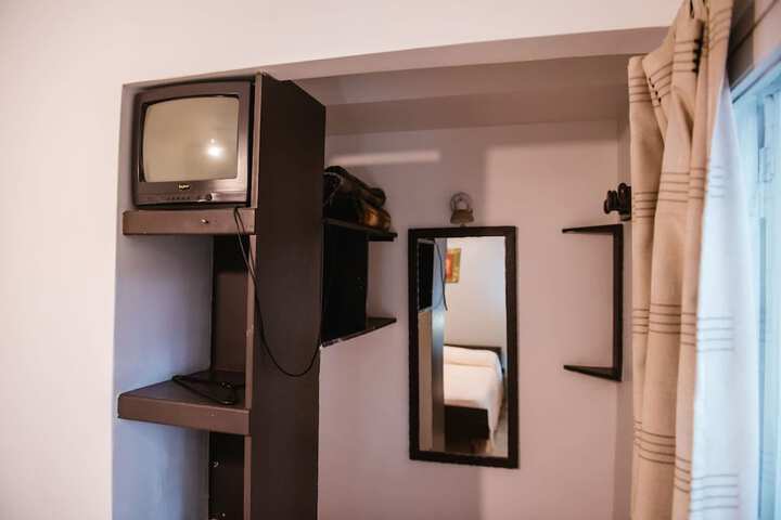 Room 13 of 27