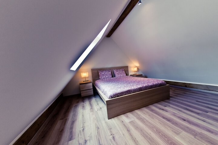 Room 8 of 109