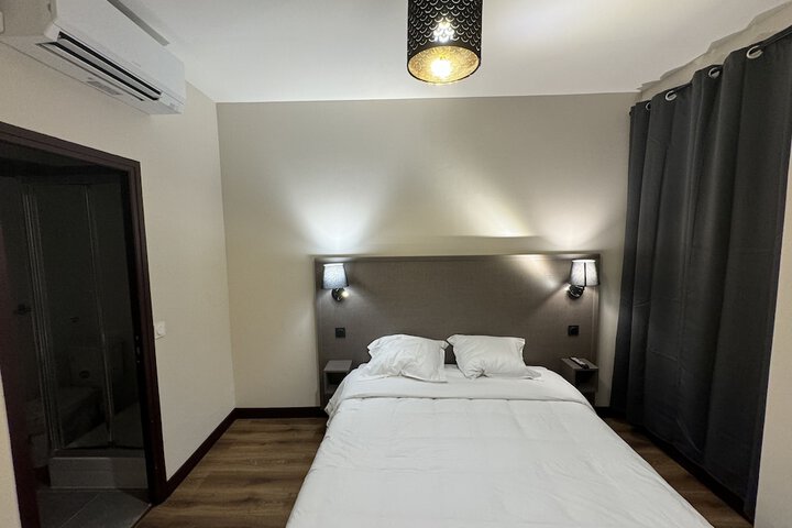 Room 3 of 7