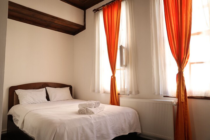 Room 13 of 25