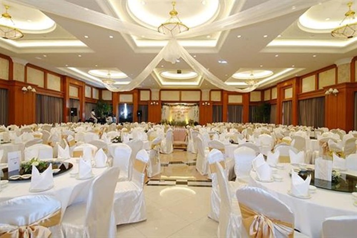 Ballroom/Hall 175 of 210