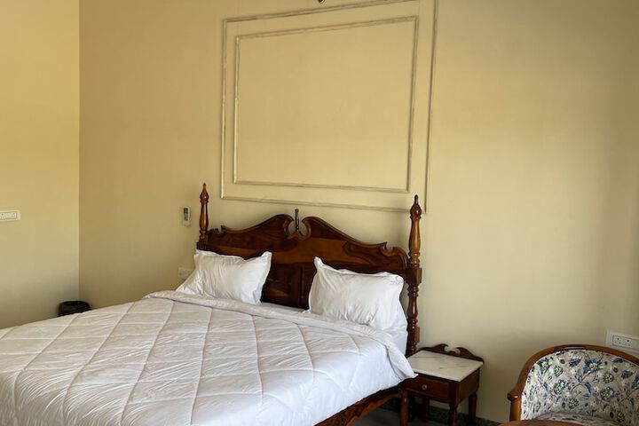 Room 5 of 17