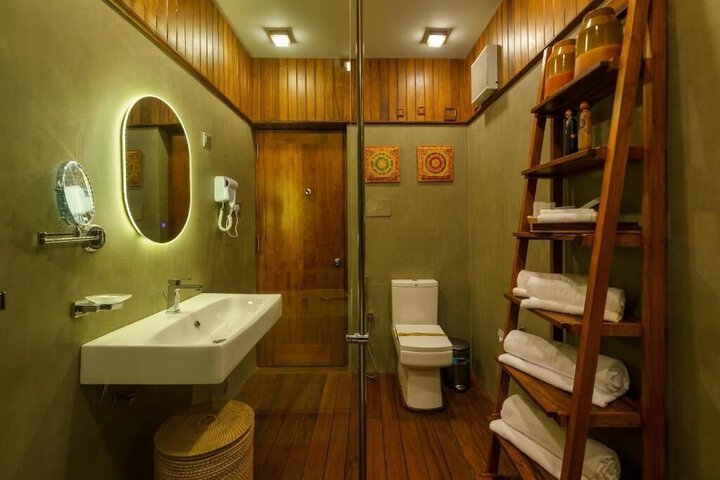 Room 13 of 36