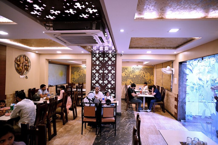 Dining 13 of 17