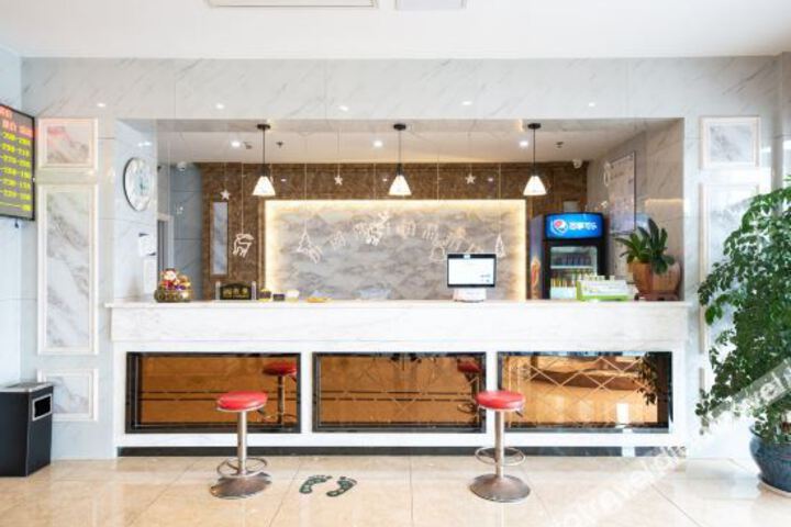 Hotel Interior 10 of 27