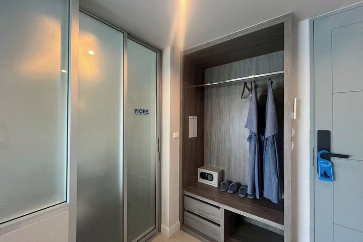 Room 53 of 132