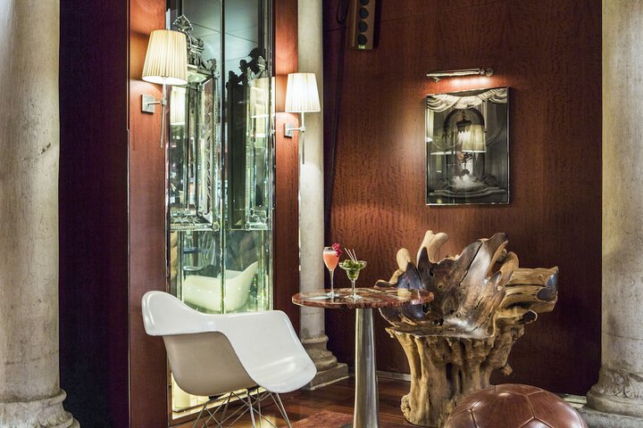 Lounge 67 of 74