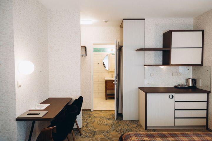 Room 10 of 31