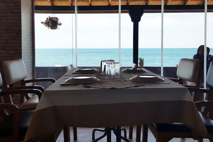 Dining 8 of 16
