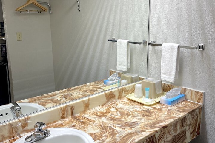 Room 6 of 17