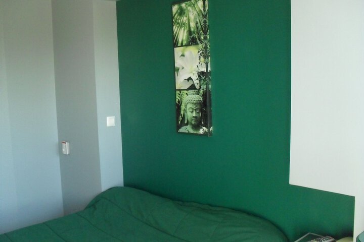 Room 9 of 65