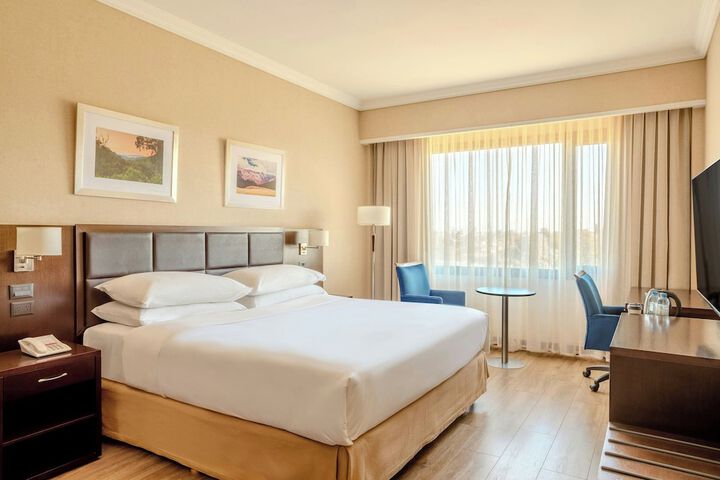 Room 14 of 77