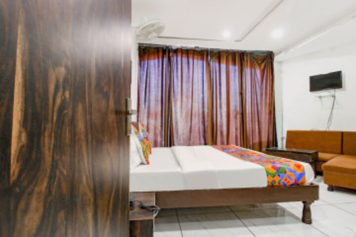 Room 9 of 36
