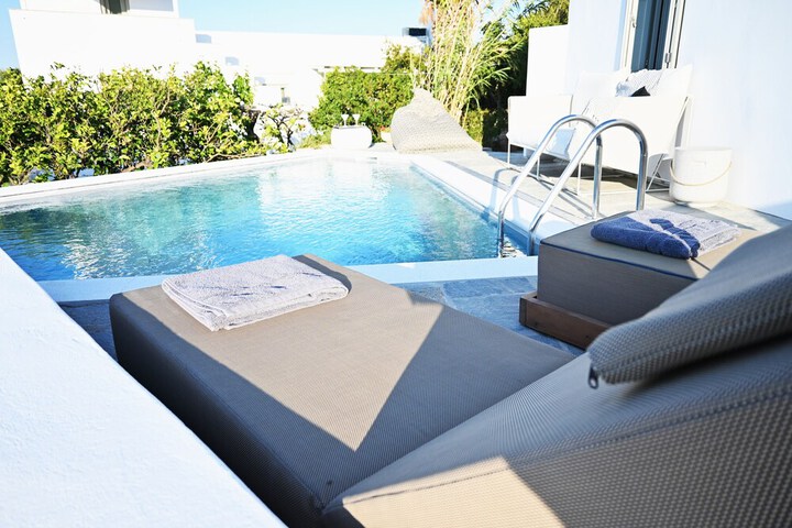 Pool 60 of 91