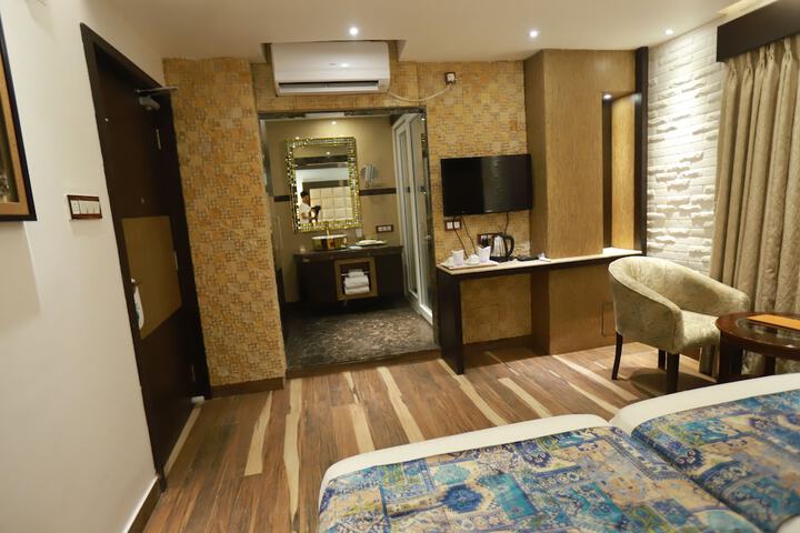 Room 20 of 33