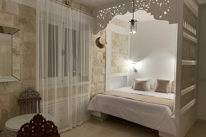 Room 7 of 24