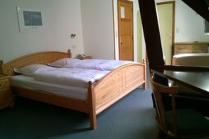 Room 8 of 19