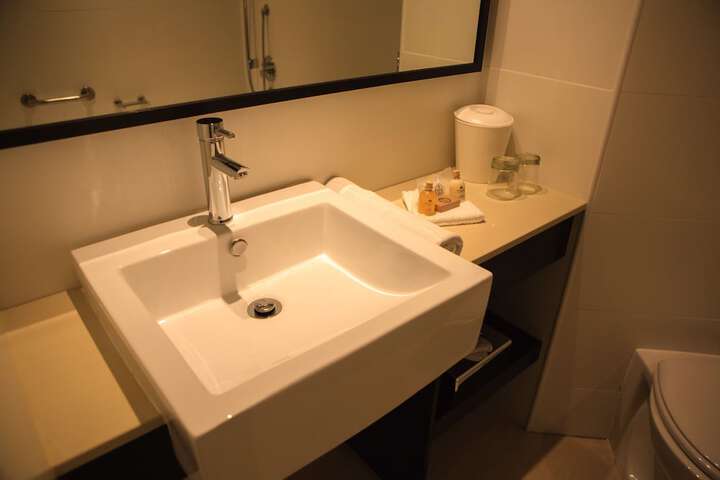 Room 32 of 67