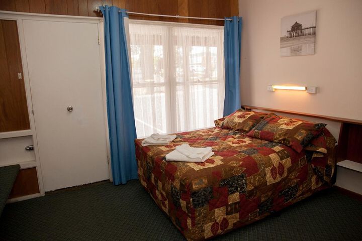 Room 18 of 103
