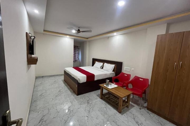 Room 13 of 27