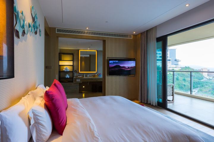 Room 30 of 161