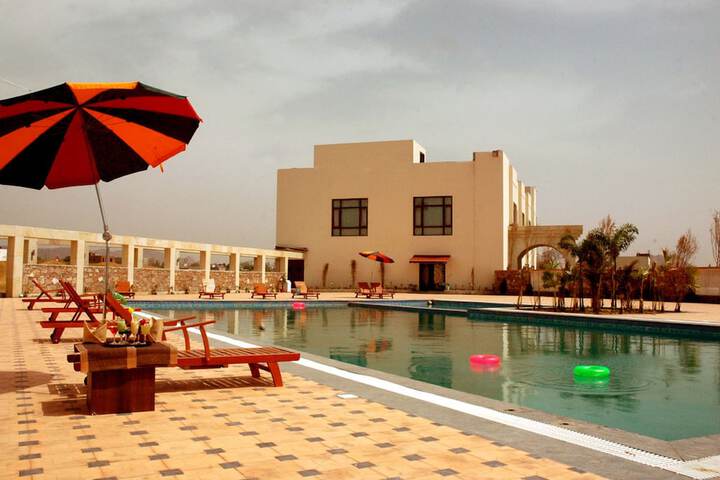 Hotel with Pool