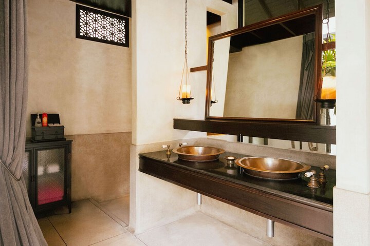 Room 63 of 128