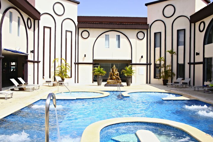 Pool Hotel