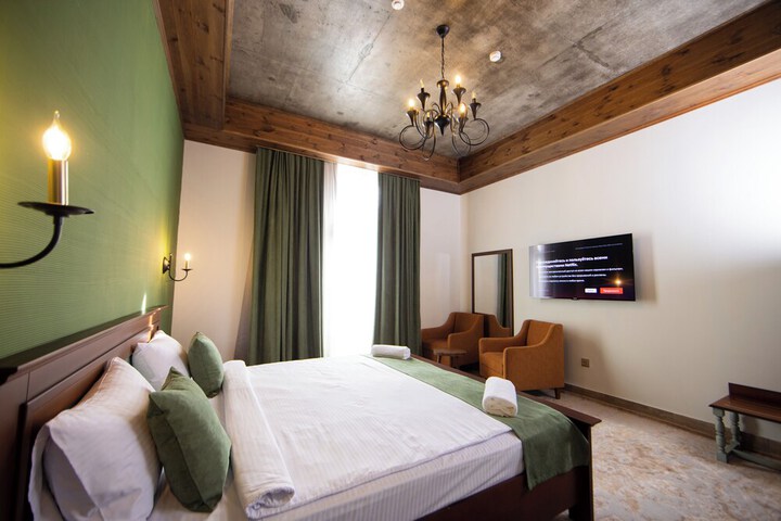 Room 6 of 30