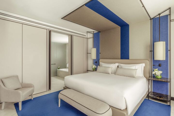 Room 8 of 99