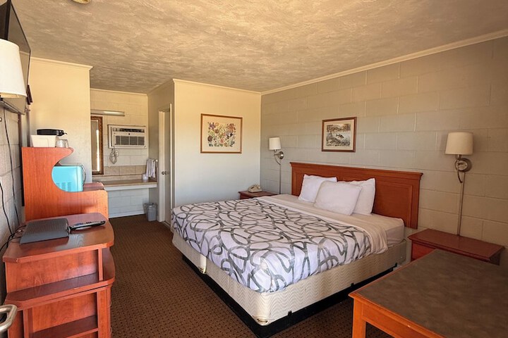 Room 8 of 17