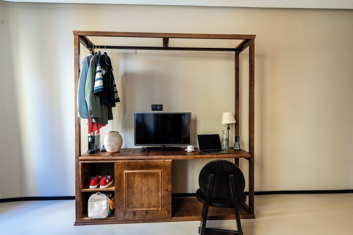 Room 10 of 50