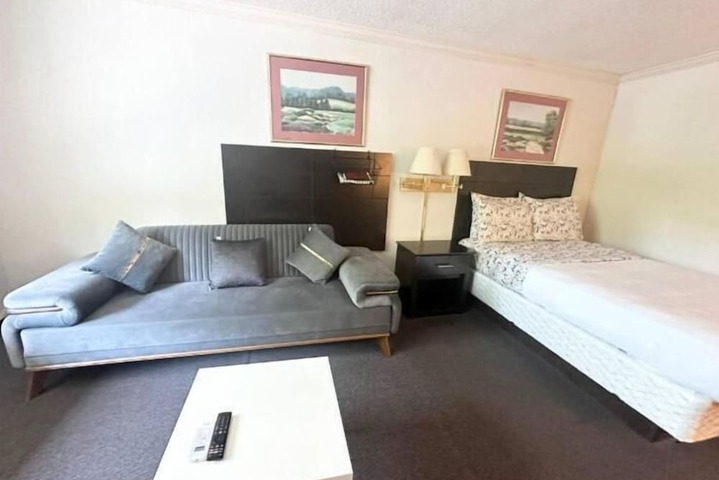 Room 6 of 26