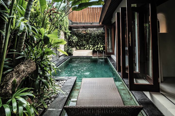 Hotel with Pool