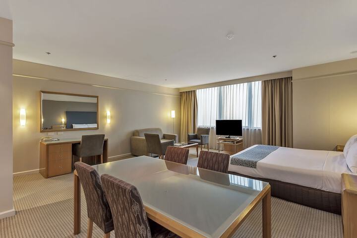 Room 4 of 43