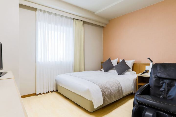 Room 18 of 83